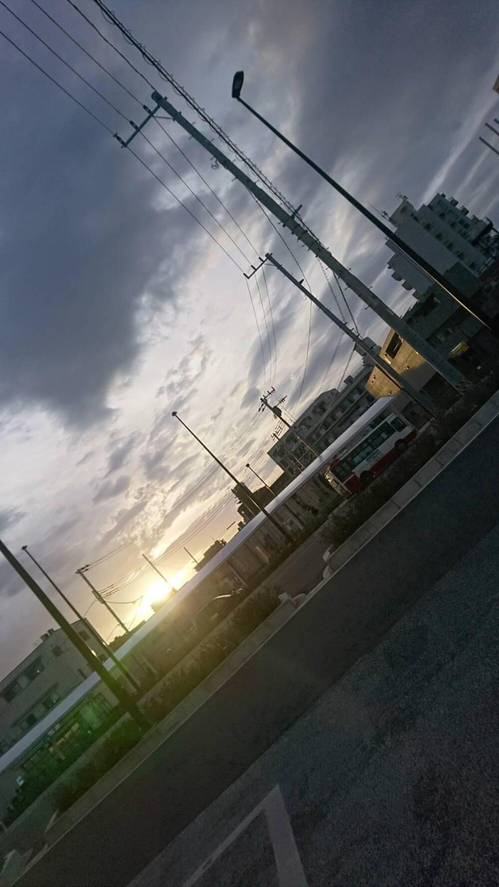 鶴瀬駅　5月頃　夕焼けが綺麗だったので（上原一真さん（市内在住）撮影）　