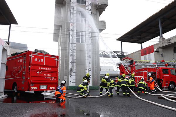 消防団による消火活動