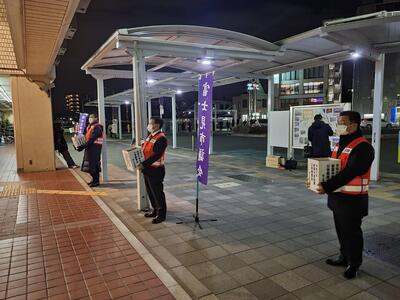 募金（鶴瀬駅前）